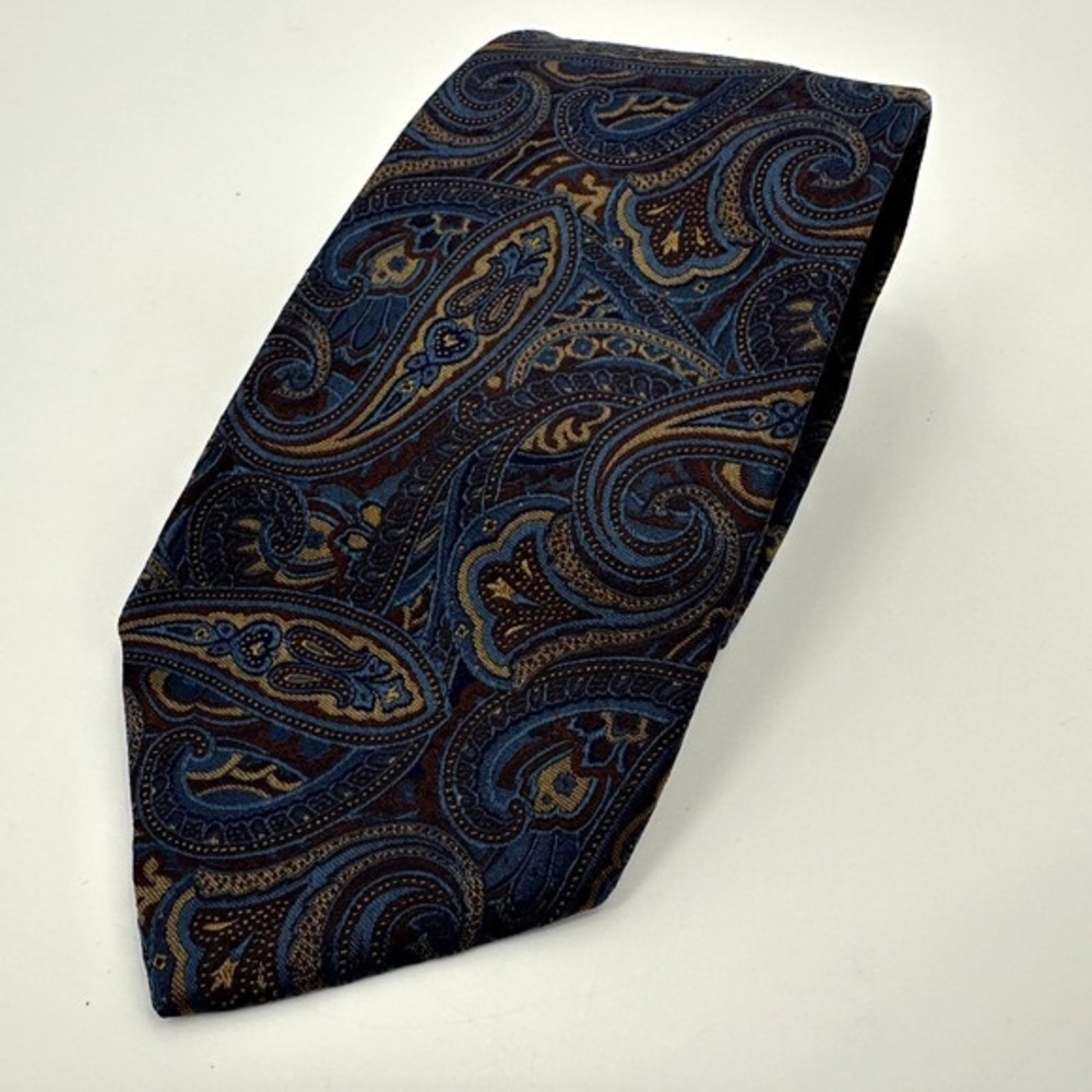 Classic Paisley Silk Tie in Navy and Brown